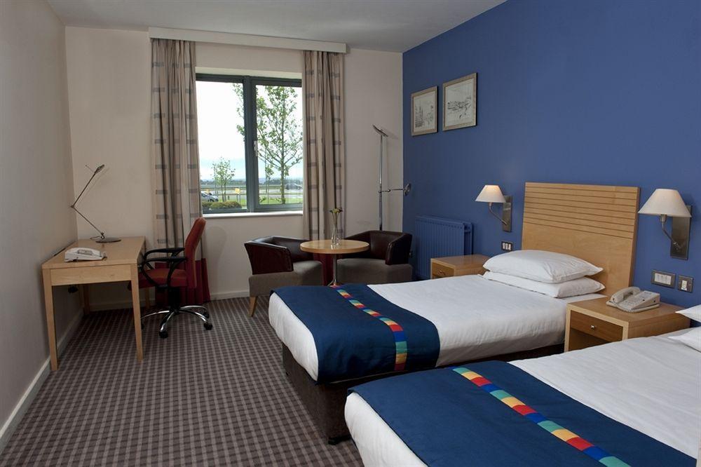 Cork Airport Hotel Экстерьер фото